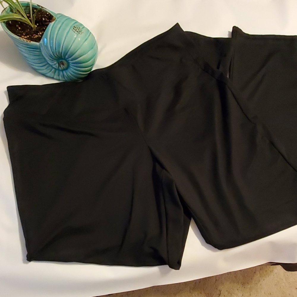 NWOT Livi Active bootcut Yoga pants